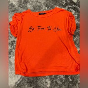 Cute t-shirt that reads ‘Be true to you’.